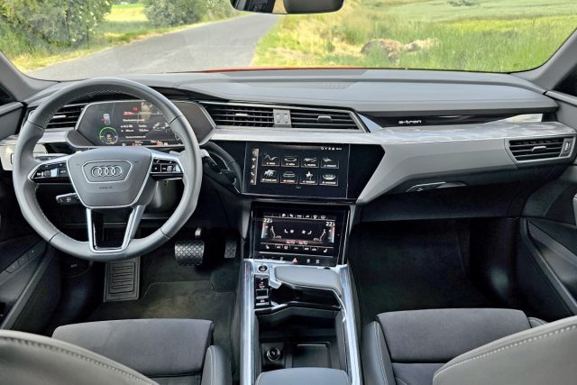 Test Audi Q8 Sportback 55 e-tron quattro | elektromobil (2023)