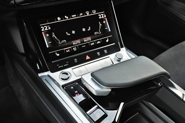 Test Audi Q8 Sportback 55 e-tron quattro | elektromobil (2023)
