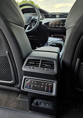 Test Audi Q8 Sportback 55 e-tron quattro | elektromobil (2023)