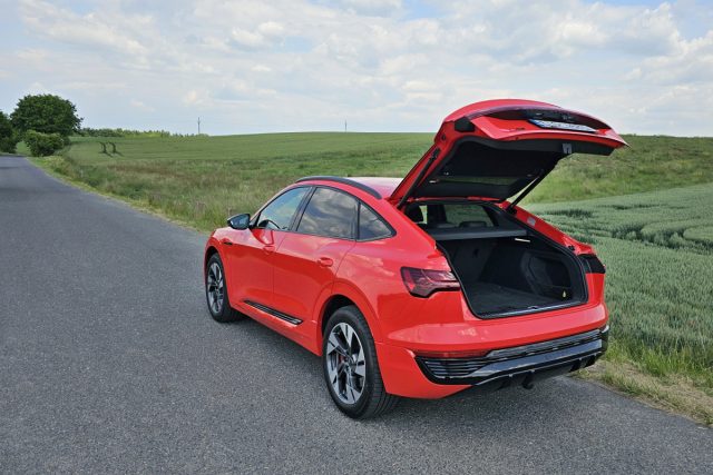 Test Audi Q8 Sportback 55 e-tron quattro | elektromobil (2023)