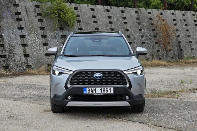 Test Toyota Corolla Cross 2.0 Hybrid e-CVT AWD (2023)