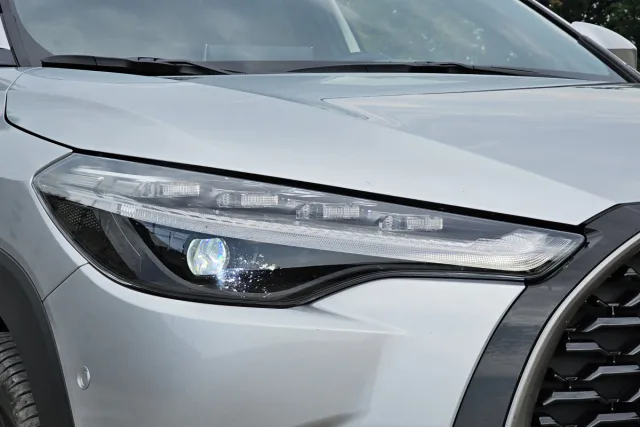 Test Toyota Corolla Cross 2.0 Hybrid e-CVT AWD (2023)