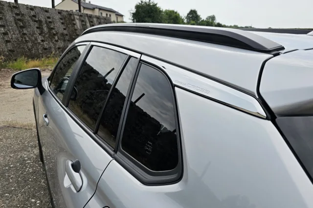 Test Toyota Corolla Cross 2.0 Hybrid e-CVT AWD (2023)