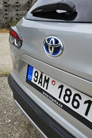 Test Toyota Corolla Cross 2.0 Hybrid e-CVT AWD (2023)