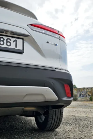 Test Toyota Corolla Cross 2.0 Hybrid e-CVT AWD (2023)
