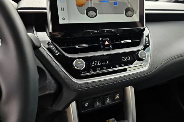 Test Toyota Corolla Cross 2.0 Hybrid e-CVT AWD (2023)
