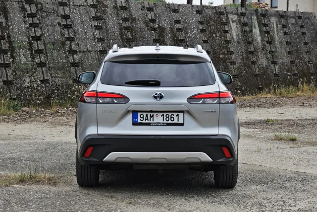 Test Toyota Corolla Cross 2.0 Hybrid e-CVT AWD (2023)