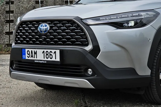 Test Toyota Corolla Cross 2.0 Hybrid e-CVT AWD (2023)