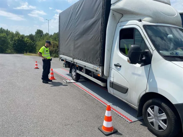 Každé třetí nákladní auto na českých silnicích je přetížené. I když je kontrol méně, přetížených aut je stále víc