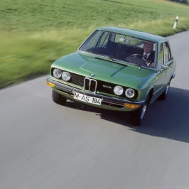 BMW řady 5 první generace (E12)