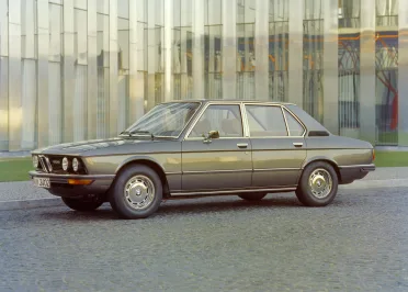 BMW řady 5 první generace (E12)