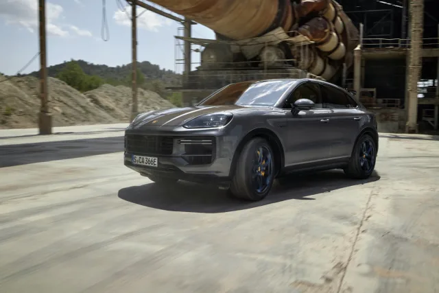 Porsche Cayenne Turbo E-Hybrid Coupé s GT paketem