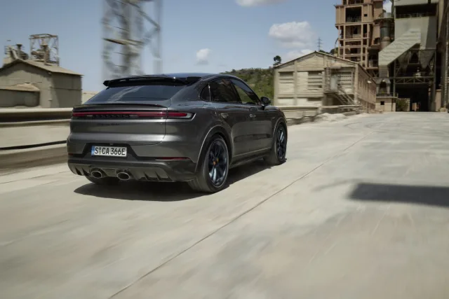 Porsche Cayenne Turbo E-Hybrid Coupé s GT paketem