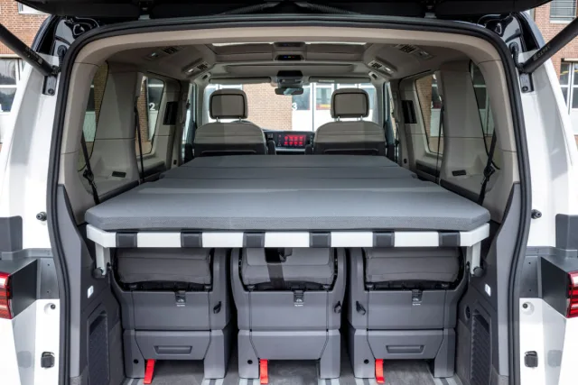 Volkswagen Multivan T7 dostal paket pro přenocování