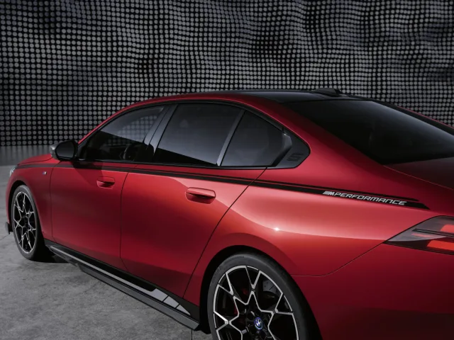 BMW řady 5 Sedan s díly BMW M Performance Parts