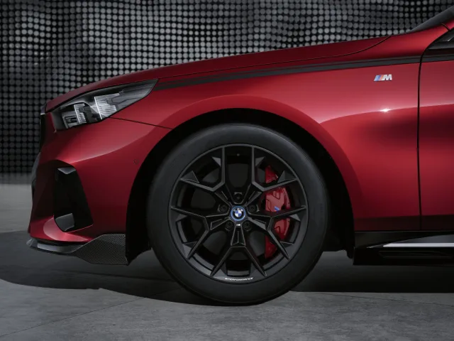 BMW řady 5 Sedan s díly BMW M Performance Parts