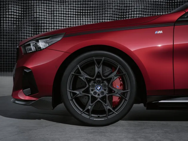 BMW řady 5 Sedan s díly BMW M Performance Parts