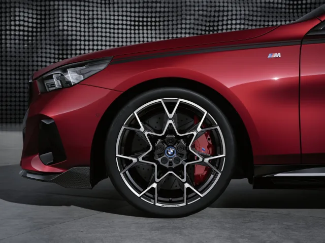 BMW řady 5 Sedan s díly BMW M Performance Parts