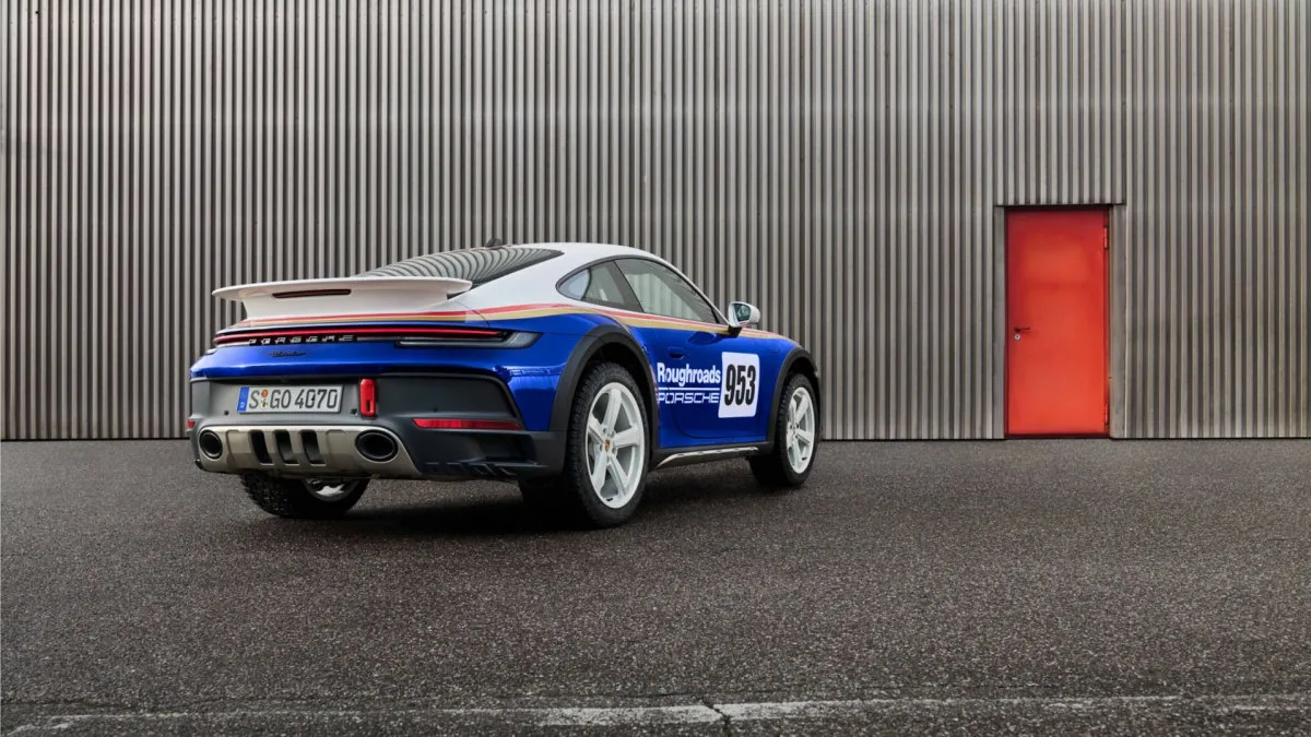 2023-Porsche_911_Dakar