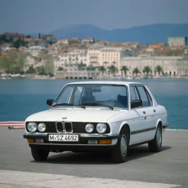 BMW řady 5 druhé generace (E28)