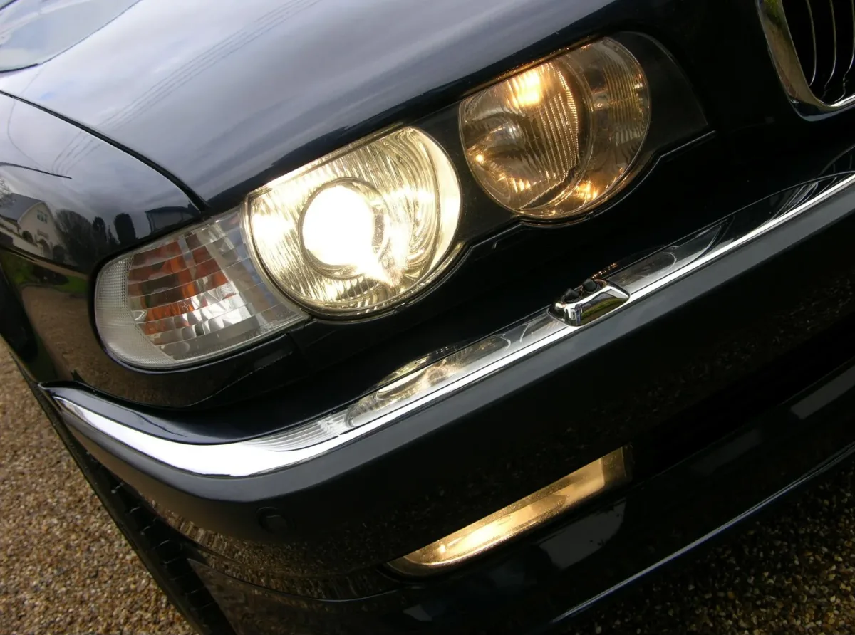 BMW_750iL_-_Flickr_-_The_Car_Spy