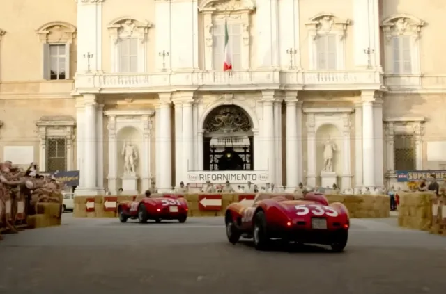 Film mapující historii Ferrari má konečně ukázku. Skoro se v ní nepromluví, i tak ztratíte dech