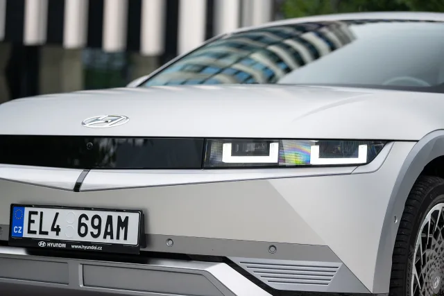 Hyundai ukázalo vývoj světlometů. Jejich historie sahá až do doby před více než 100 lety