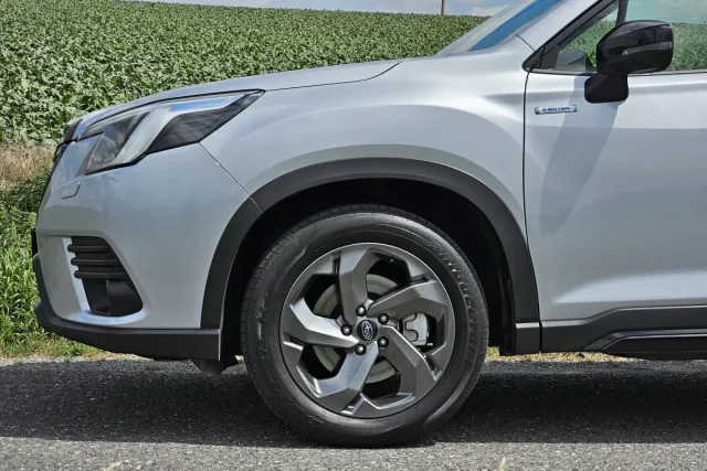 Test Subaru Forester e-Boxer Black Edition (2023)