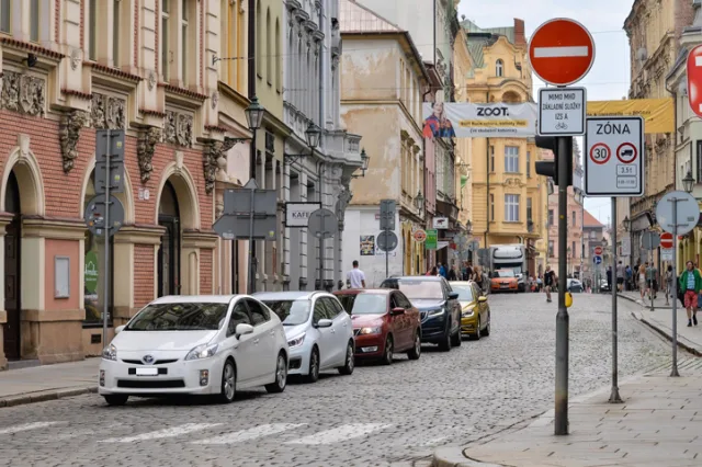 Plzeň zavádí další zóny s maximální rychlostí 30 km/h. Cílem je zklidnění dopravy
