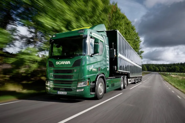 scania-tahac-hybrid-solarni_pohon