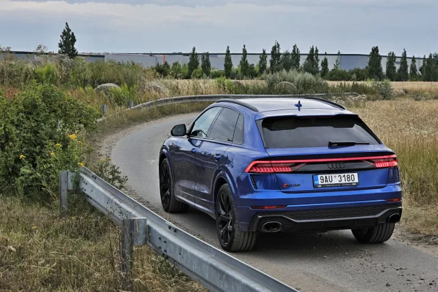 Test Audi RS Q8 (2023)