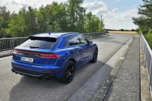 Test Audi RS Q8 (2023)