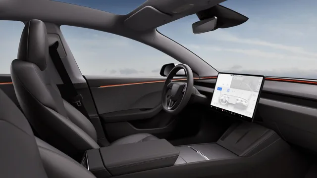 2023-Tesla_Model_3-interier