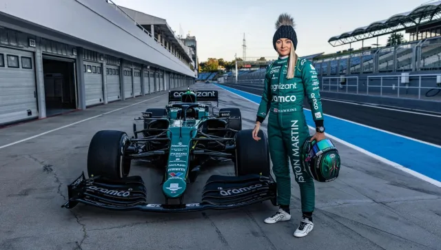 Do světa F1 se po mnoha letech vrátila žena. Jessicu Hawkins jste mohli vidět i na filmovém plátně