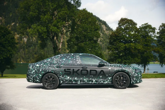 Skoda_Superb_Covered_MB-16_ed1fdf5e