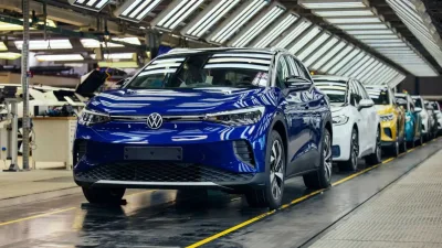 Odbory VW se zbláznily. Místo škrtů požadují okamžité zvýšení platů zaměstnanců