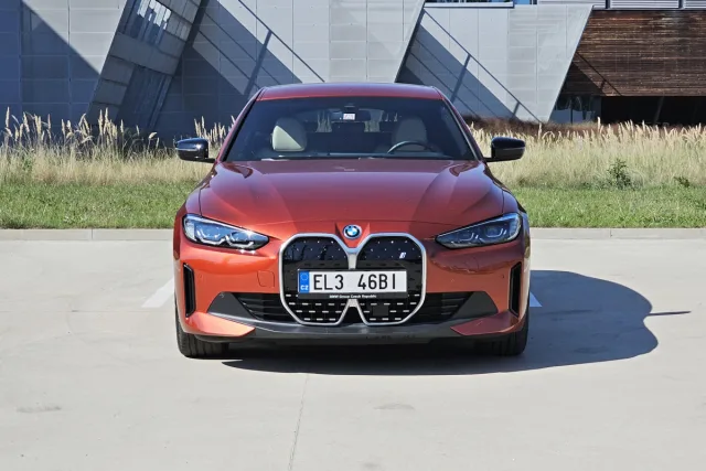 Test BMW i4 eDrive35 | elektromobil (2023)