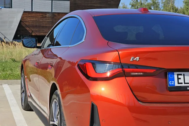 Test BMW i4 eDrive35 | elektromobil (2023)