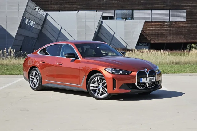 Test BMW i4 eDrive35 | elektromobil (2023)