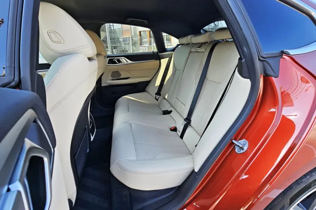 Test BMW i4 eDrive35 | elektromobil (2023)