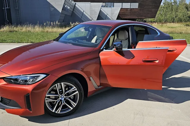 Test BMW i4 eDrive35 | elektromobil (2023)