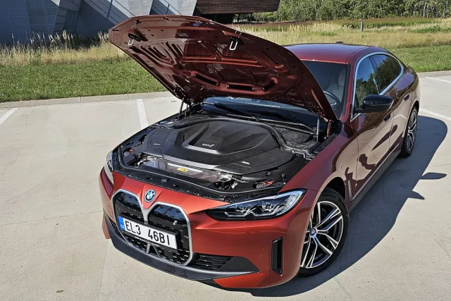Test BMW i4 eDrive35 | elektromobil (2023)