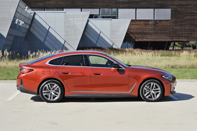 Test BMW i4 eDrive35 | elektromobil (2023)