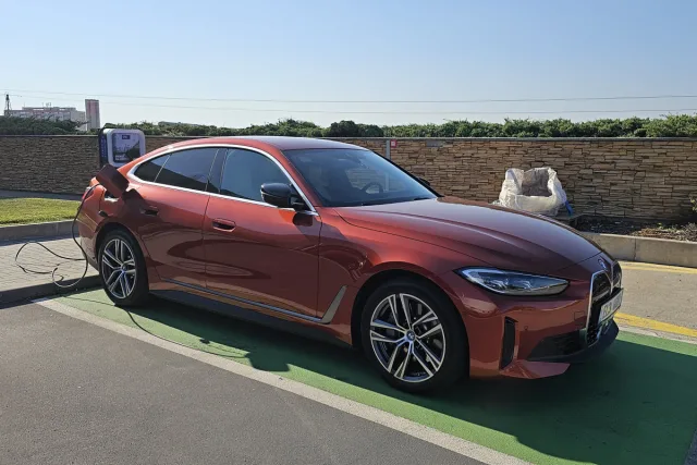Test BMW i4 eDrive35 | elektromobil (2023)