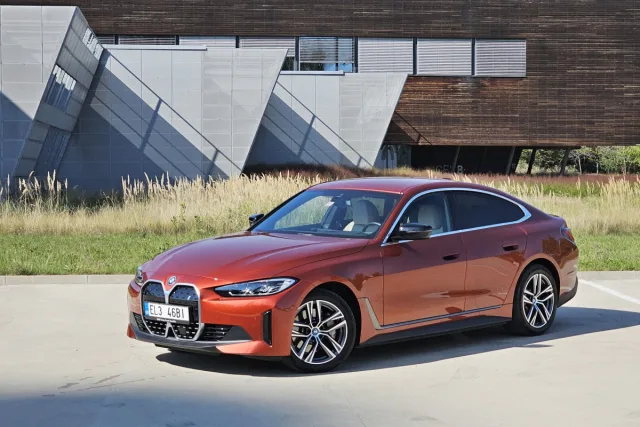 Test BMW i4 eDrive35 | elektromobil (2023)