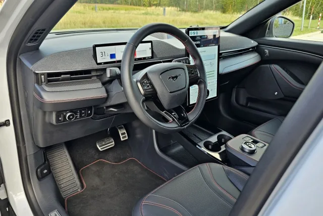 Test Ford Mustang Mach-E Extended RWD | elektromobil (2023)