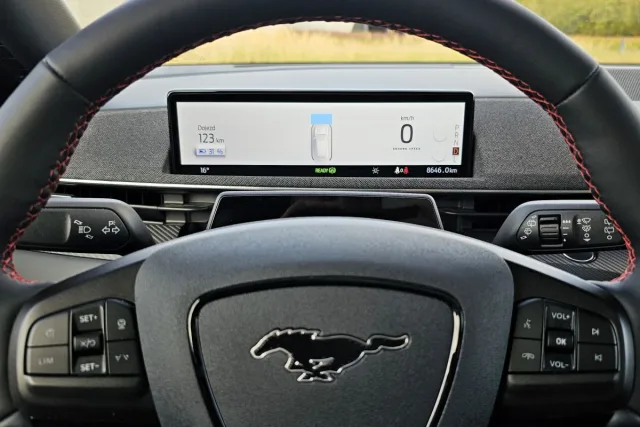Test Ford Mustang Mach-E Extended RWD | elektromobil (2023)