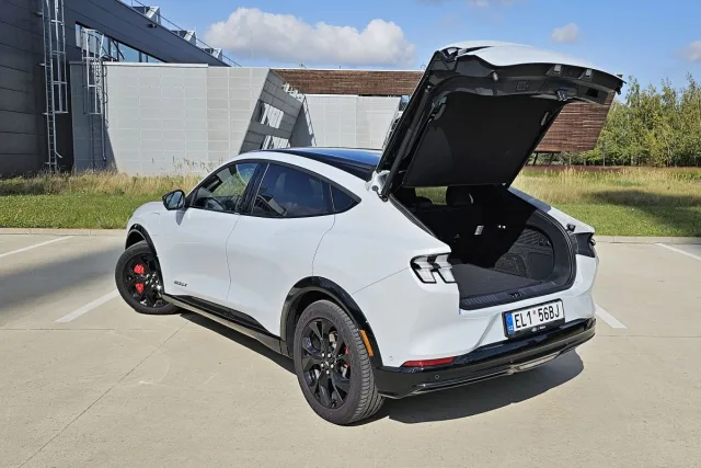 Test Ford Mustang Mach-E Extended RWD | elektromobil (2023)