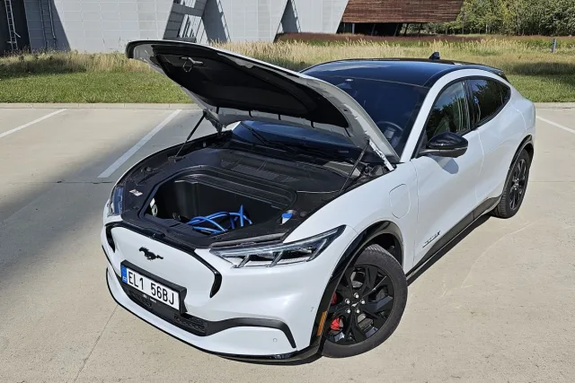Test Ford Mustang Mach-E Extended RWD | elektromobil (2023)