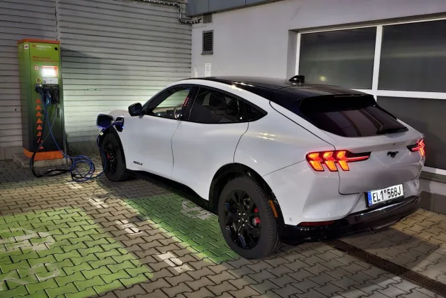 Test Ford Mustang Mach-E Extended RWD | elektromobil (2023)